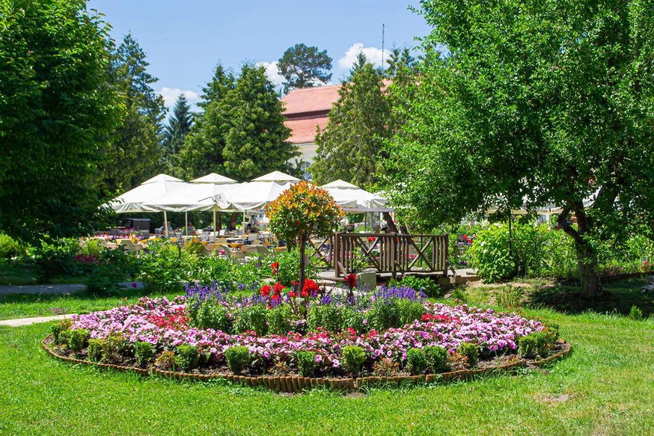 Vila Rozalia Garden Gate Bed & Breakfast Avrig Exterior photo